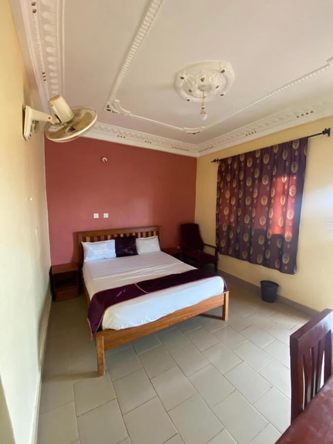 Britannia Hôtel Cmr Yaoundé Esterno foto