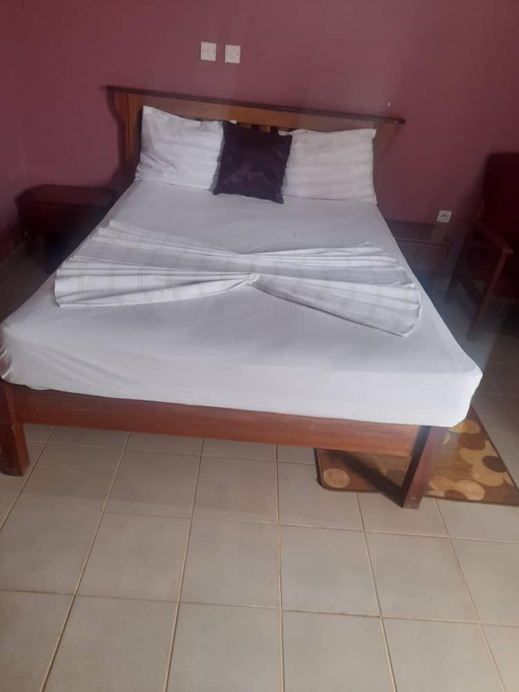 Britannia Hôtel Cmr Yaoundé Esterno foto