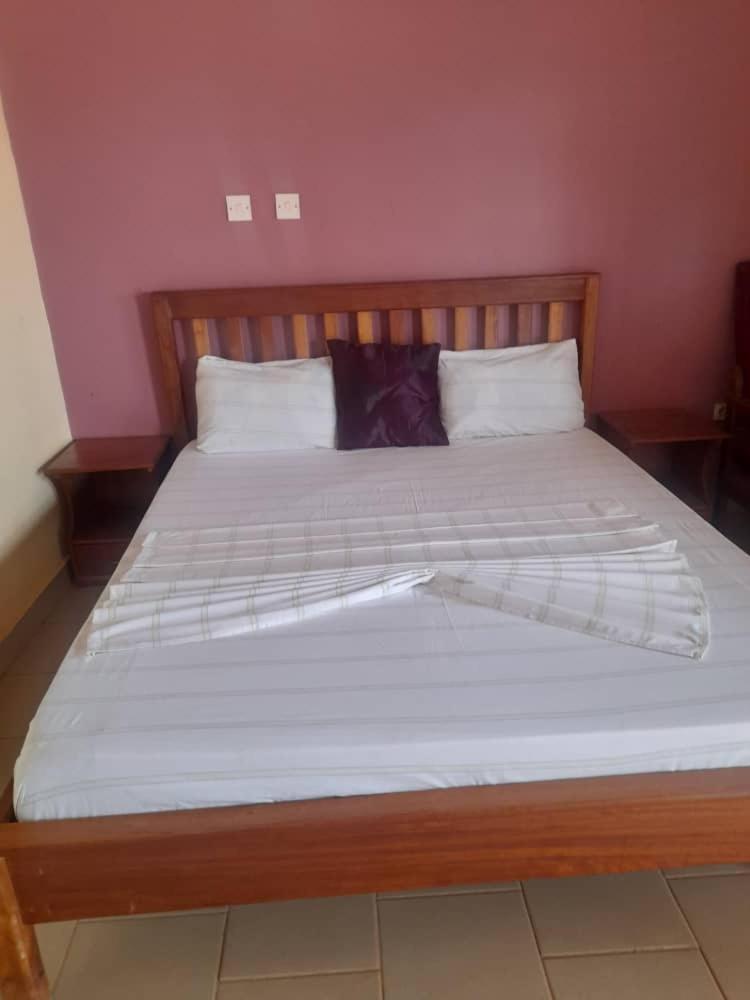 Britannia Hôtel Cmr Yaoundé Esterno foto